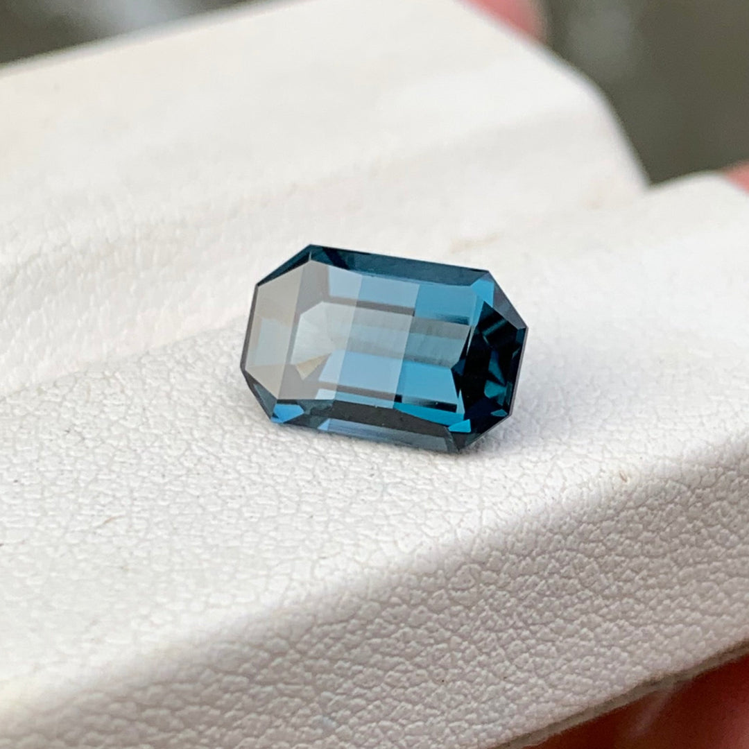 2.85 Carats Faceted Pixel Cut London Blue Topaz