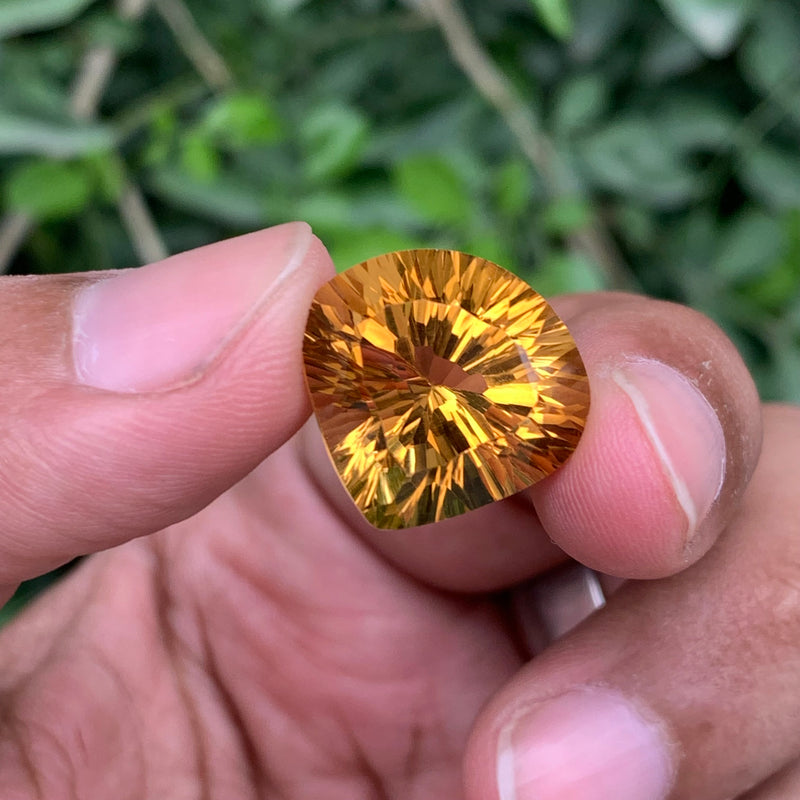 18 Carats Faceted Concave Cut Citrine