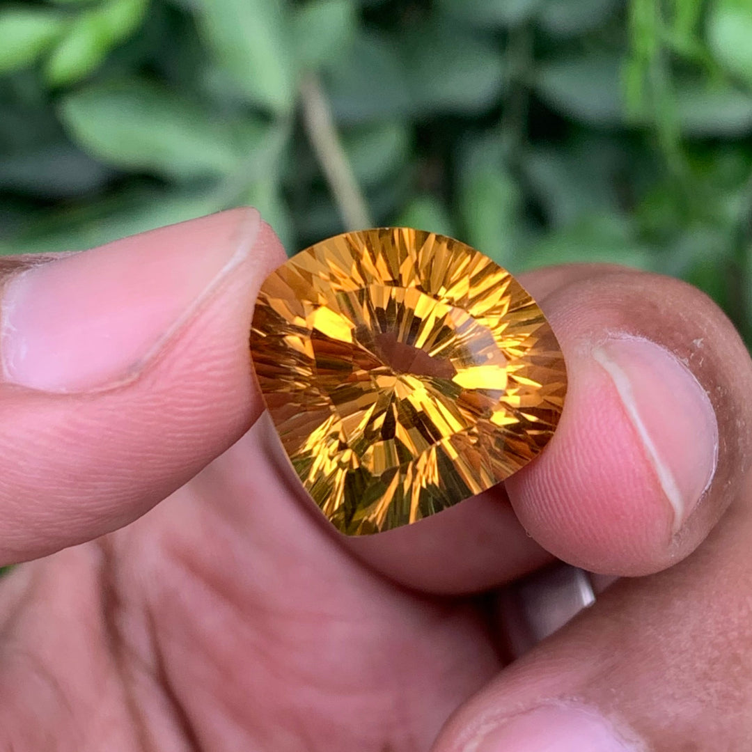 18 Carats Faceted Concave Cut Citrine