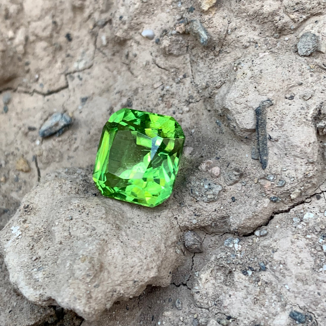 10 Carats Faceted Stunning Peridot