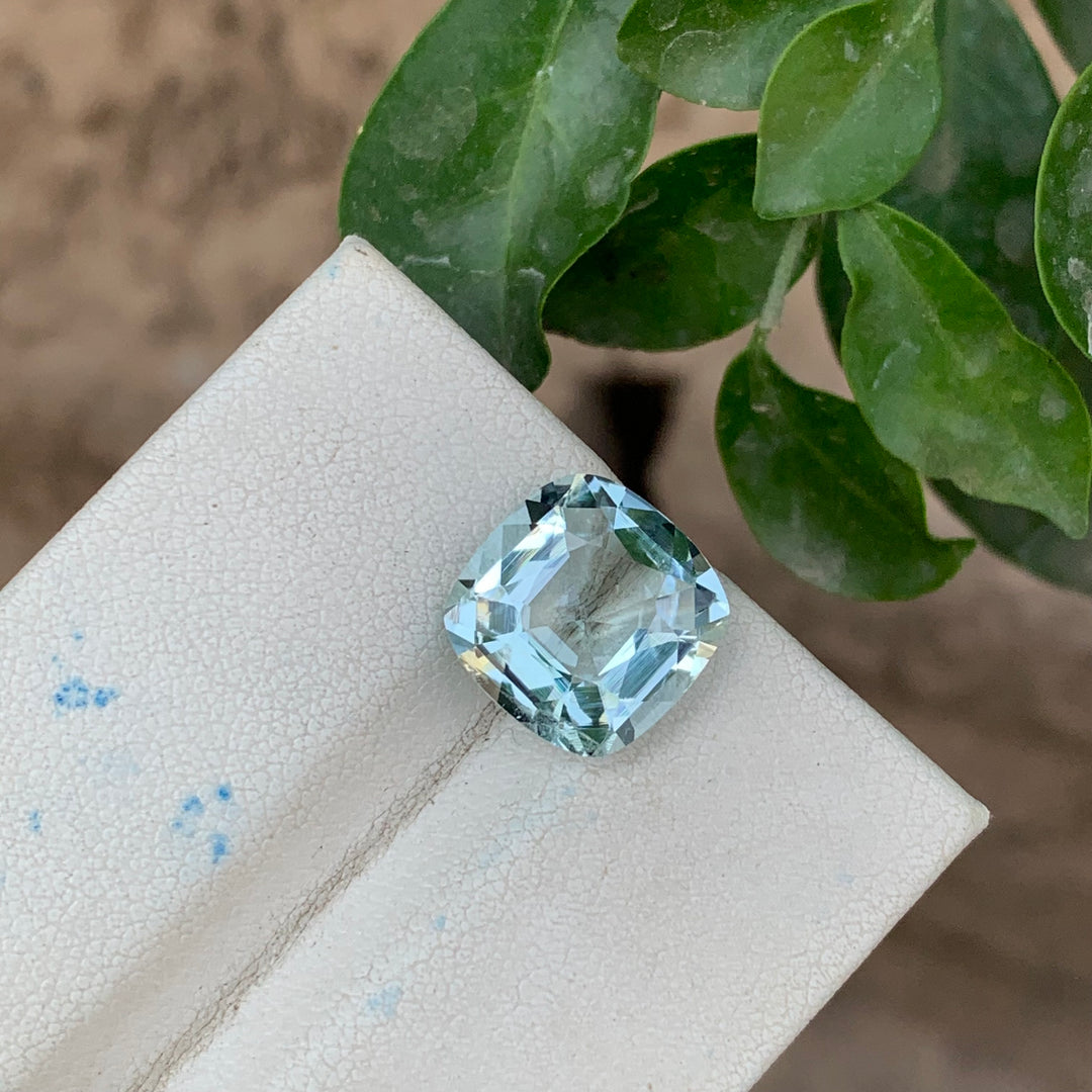 5.25 Carats Faceted Semi-Precious Aquamarine Stone