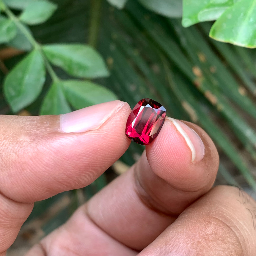 3.45 Carats Faceted Beautiful Semi-Precious Rhodolite Garnet