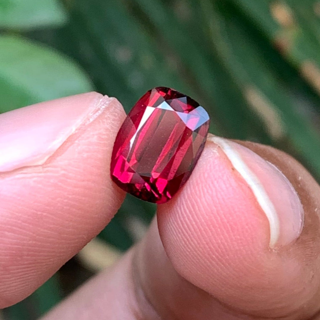 3.45 Carats Faceted Beautiful Semi-Precious Rhodolite Garnet