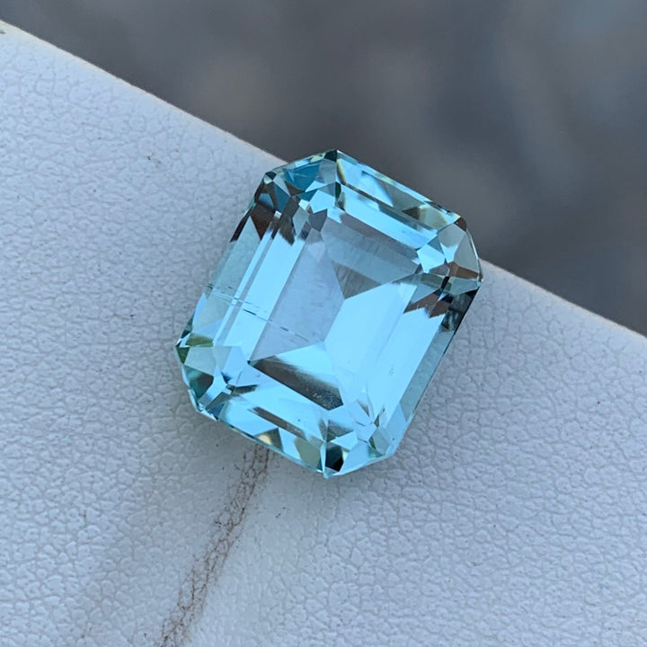 9.65 Carats Faceted Semi-Precious Aquamarine Stone