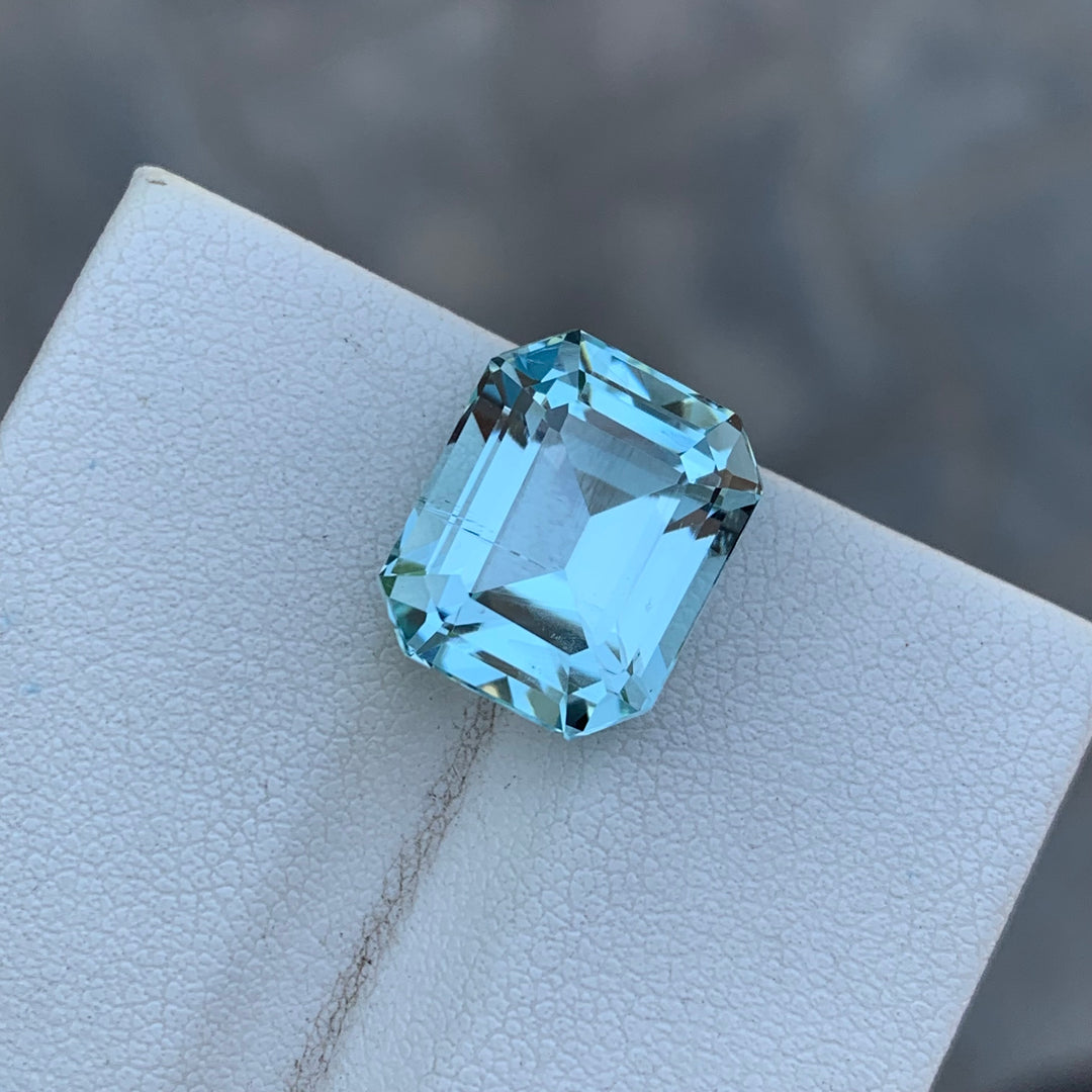 9.65 Carats Faceted Semi-Precious Aquamarine Stone