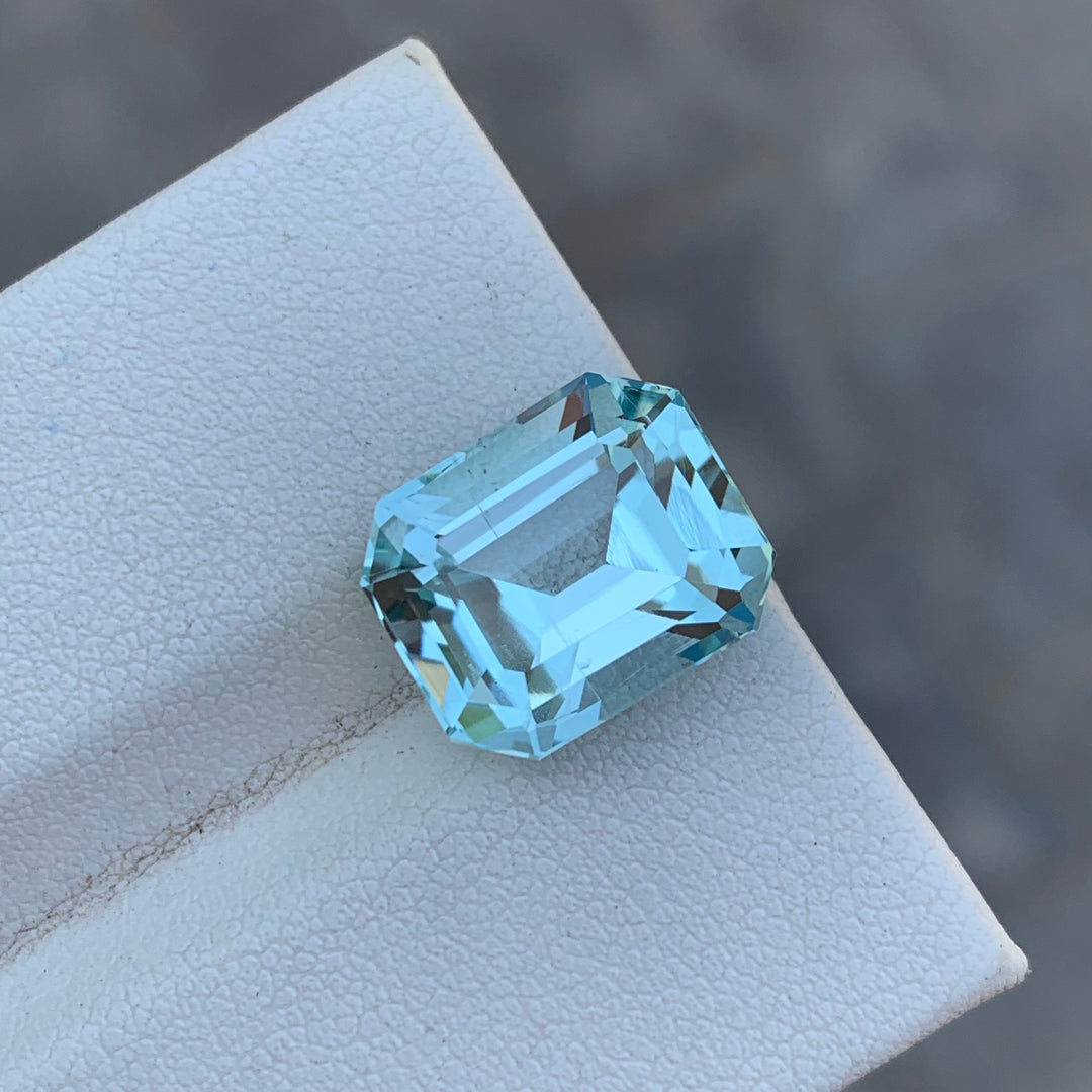 9.65 Carats Faceted Semi-Precious Aquamarine Stone