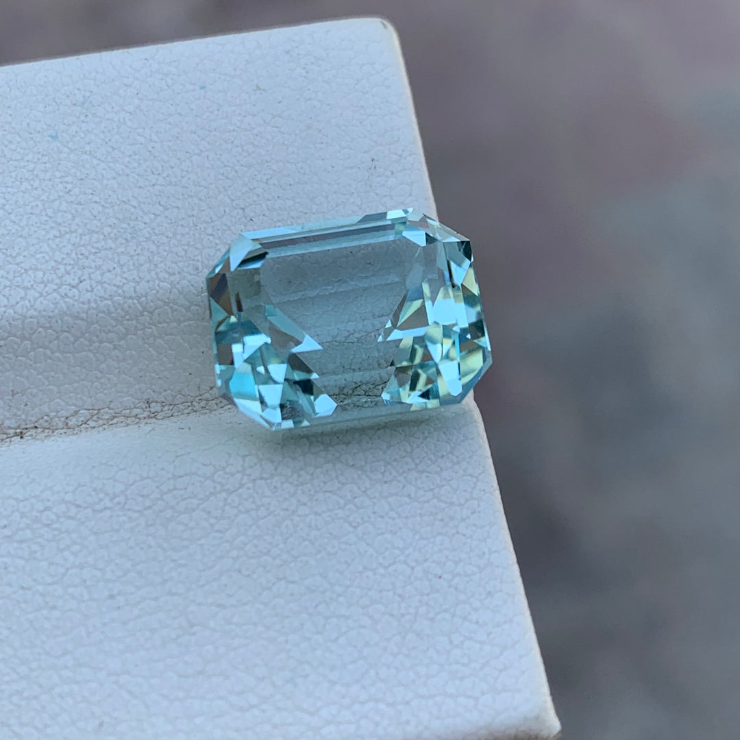 9.65 Carats Faceted Semi-Precious Aquamarine Stone