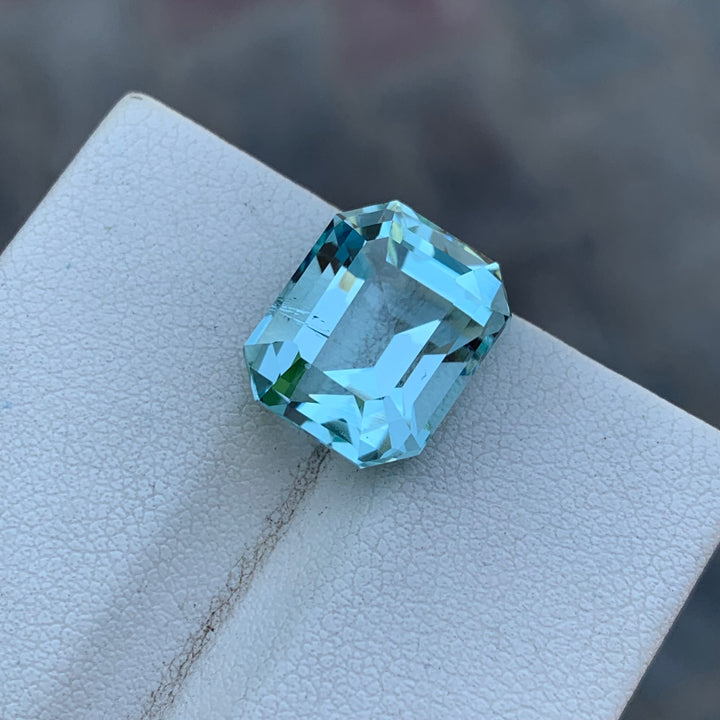 9.65 Carats Faceted Semi-Precious Aquamarine Stone