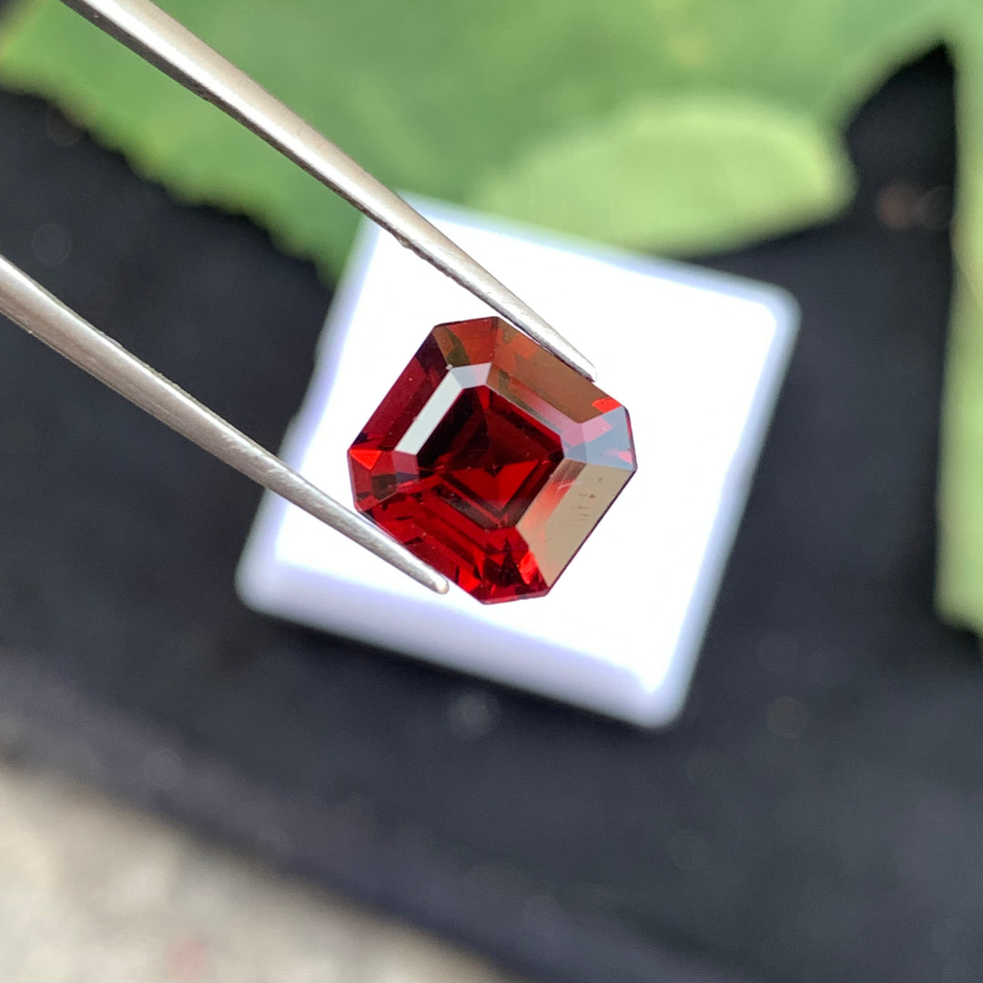 4.35 Carats Faceted Stunning Rhodolite Garnet