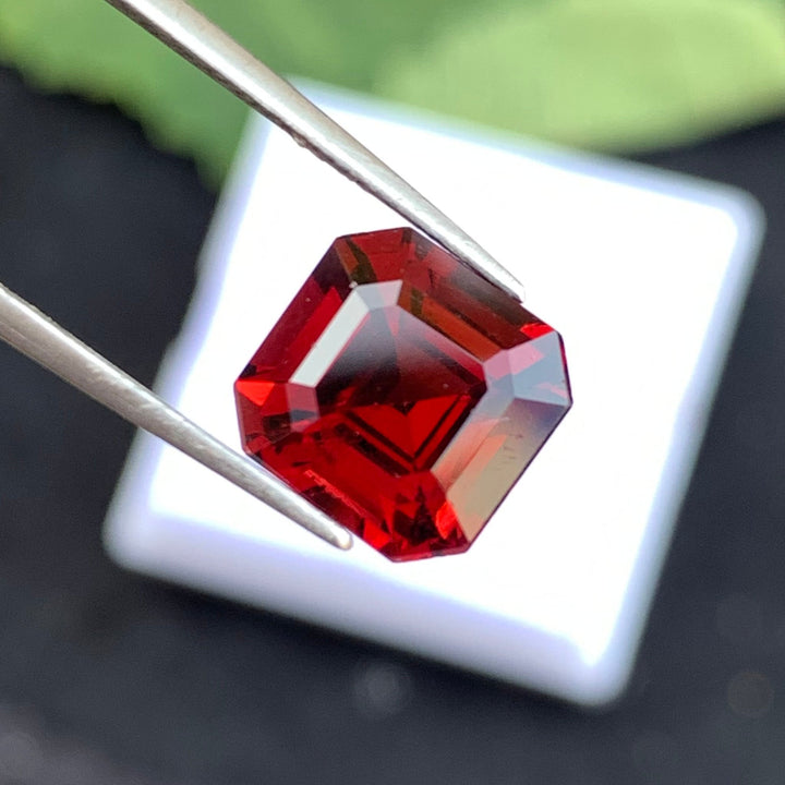 4.35 Carats Faceted Stunning Rhodolite Garnet