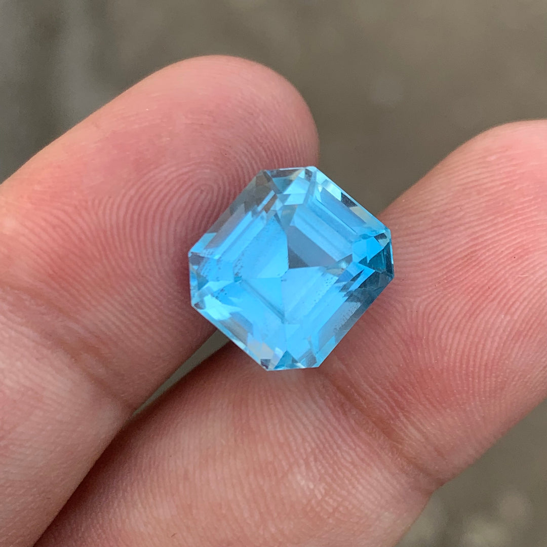 Sky Blue Topaz 14 Carats Loose Stone