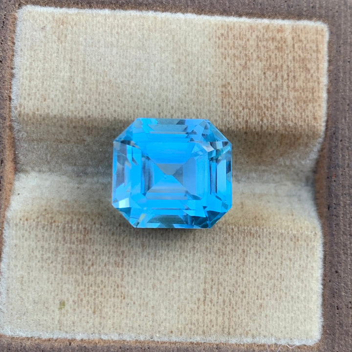 Sky Blue Topaz 14 Carats Loose Stone