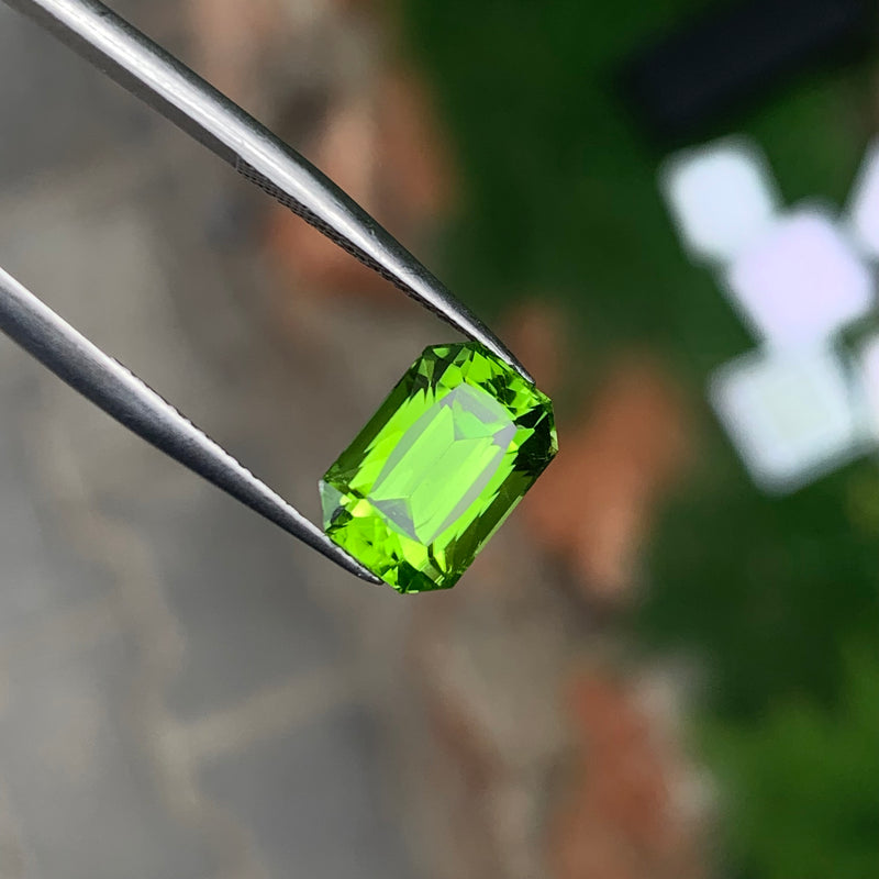 4.5 Carats Faceted Apple Green Peridot