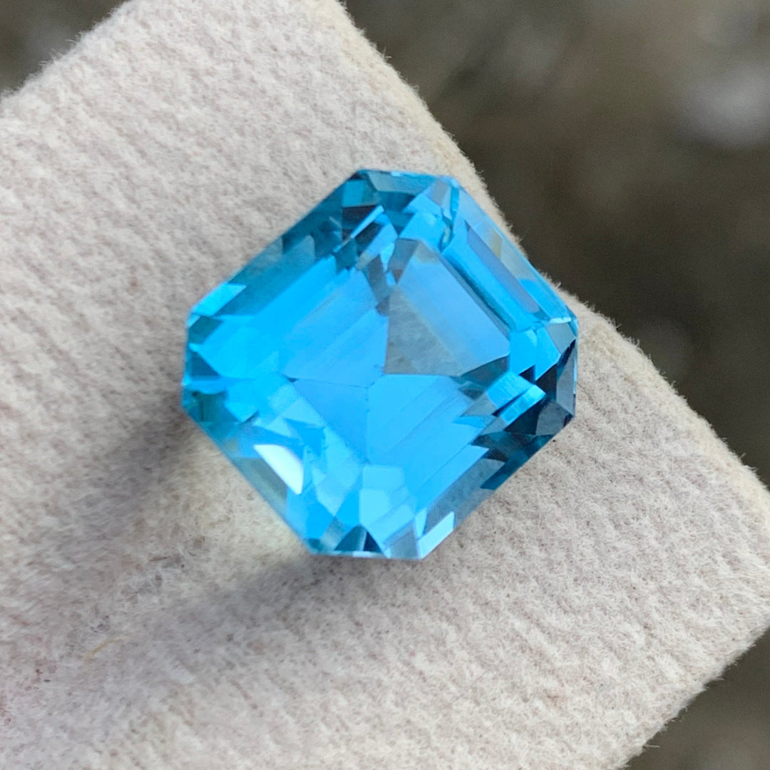 Sky Blue Topaz 14 Carats Loose Stone