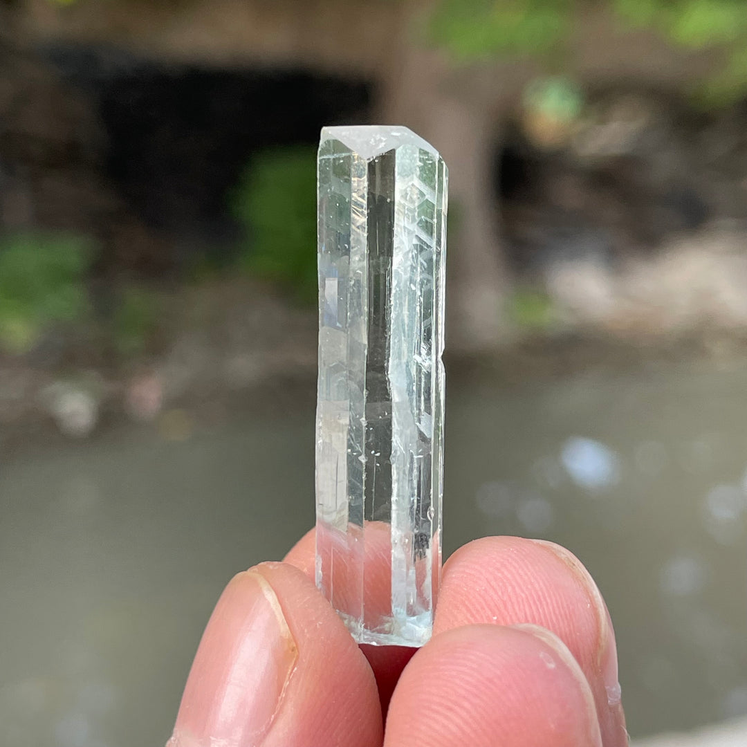 Natural Skardu Aquamarine 3.8cm Perfectly Terminated Crystal