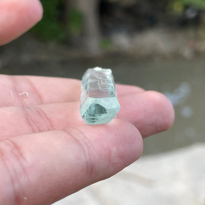 Natural Skardu Aquamarine 3.8cm Perfectly Terminated Crystal