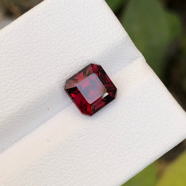 2.70 Carats Faceted African Rhodolite Garnet - Noble Gemstones®