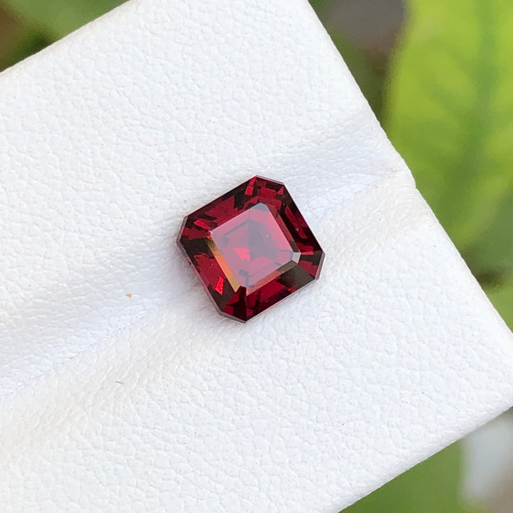 2.70 Carats Faceted African Rhodolite Garnet - Noble Gemstones®