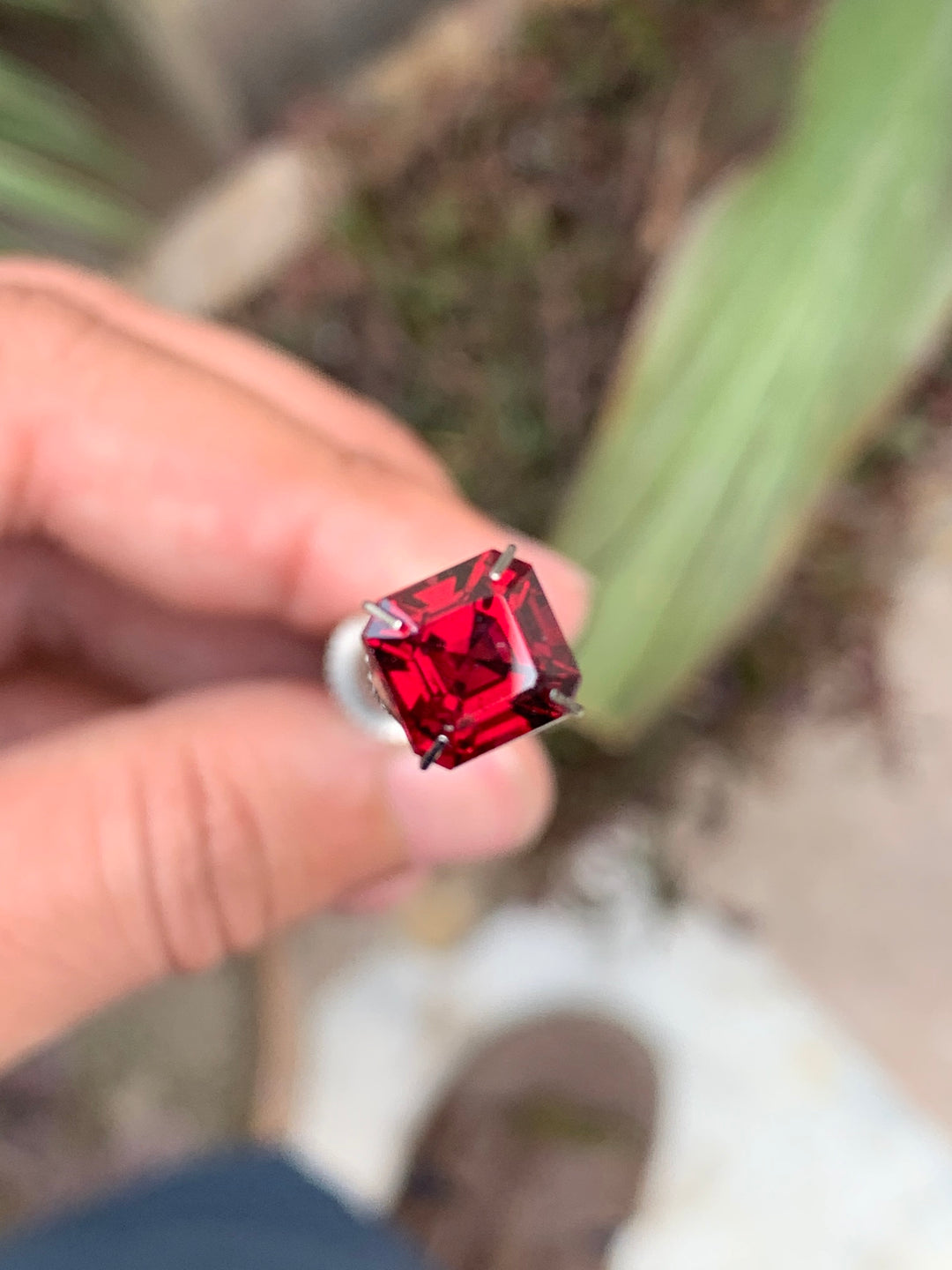 2.65 Carats Faceted Rhodolite Garnet - Noble Gemstones®