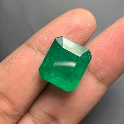 17 Carats Faceted Zambian Emerald