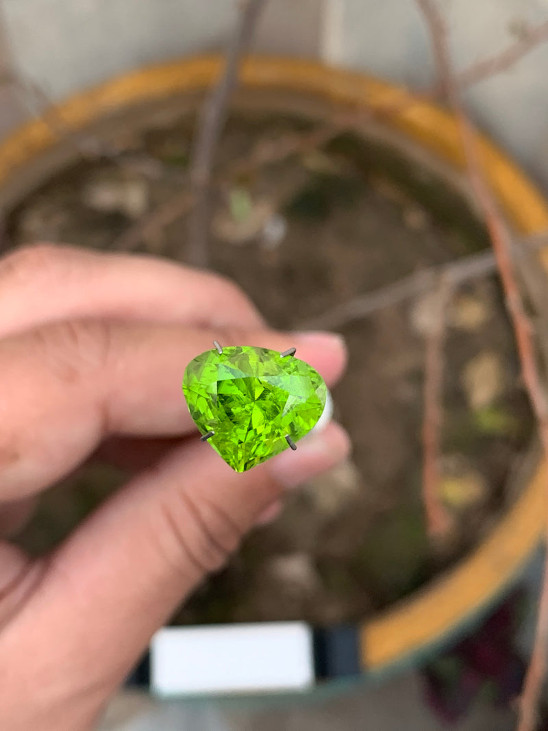 7.20 Carats Faceted Heart  Shaped Peridot - Noble Gemstones®