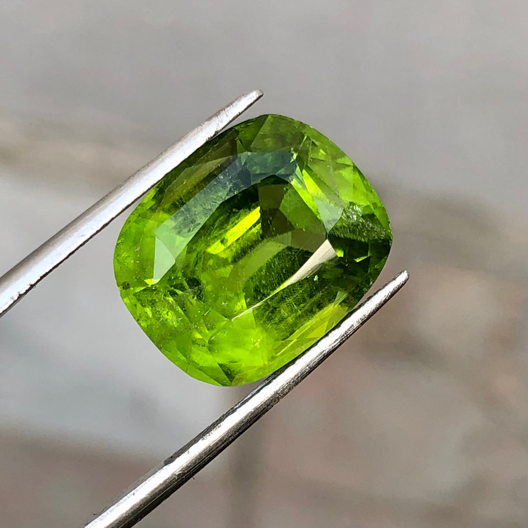 12.70 Carats Faceted Peridot - Noble Gemstones®