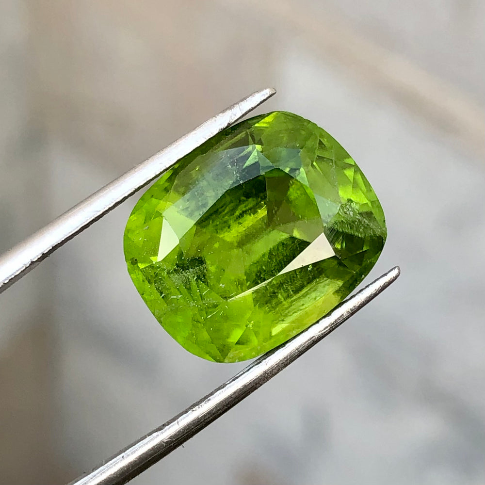 12.70 Carats Faceted Peridot - Noble Gemstones®