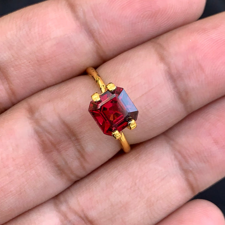 2.65 Carats Faceted Beautiful Semi-Precious Rhodolite Garnet