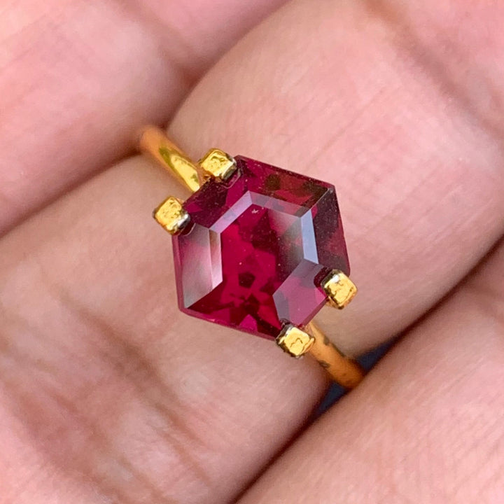 2.90 Carats Faceted Beautiful Semi-Precious Rhodolite Garnet