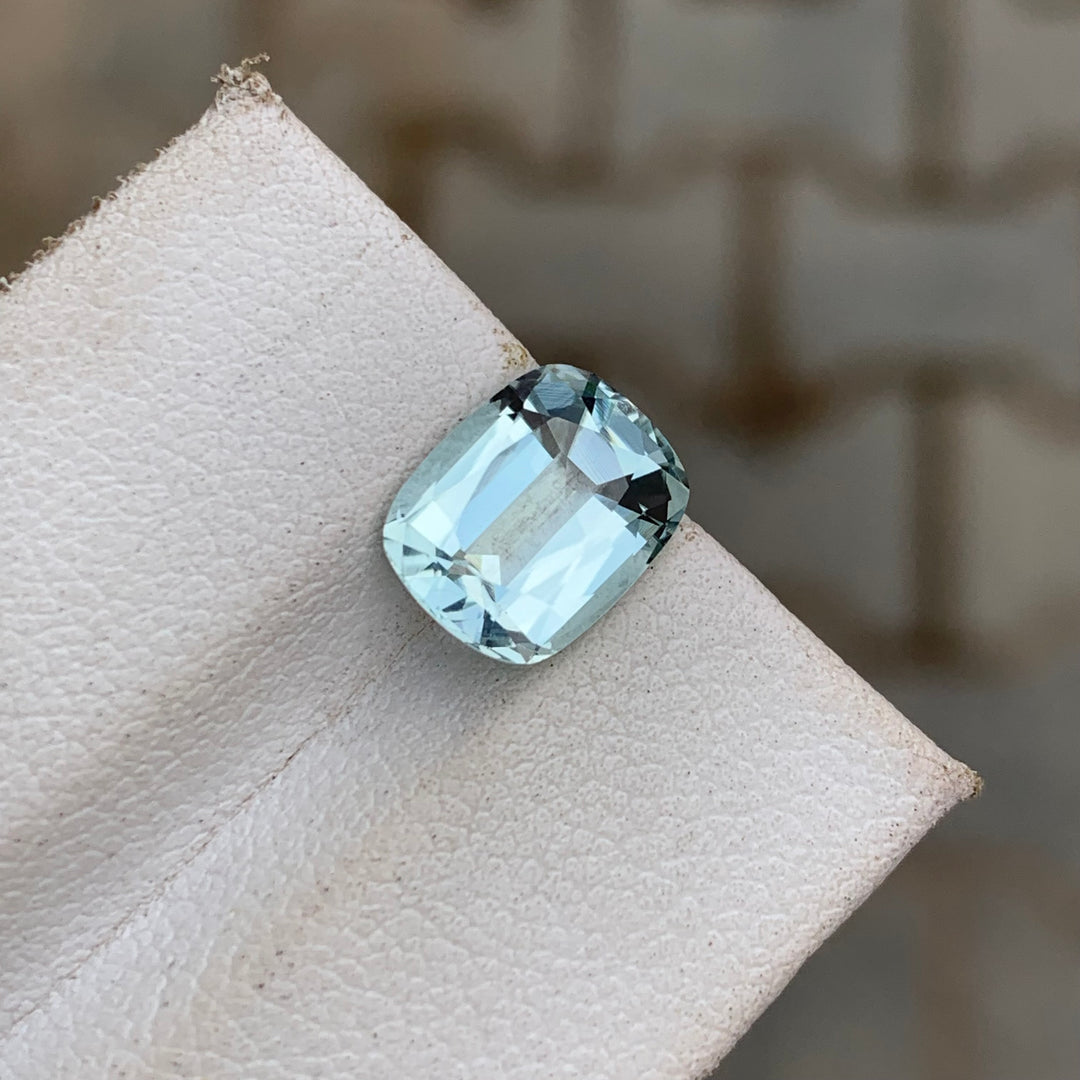 2.30 Carats Faceted Semi-Precious Aquamarine Stone