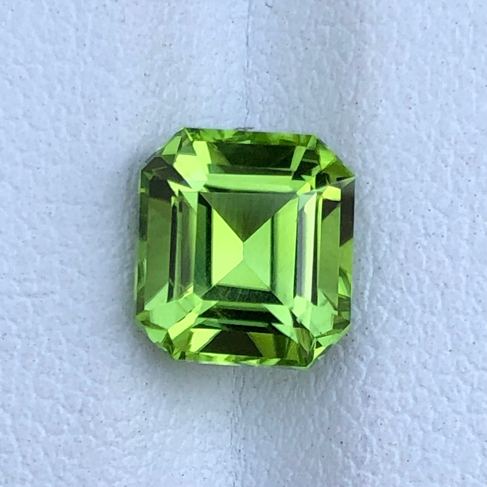 2.65 Carats Faceted Peridot - Noble Gemstones®