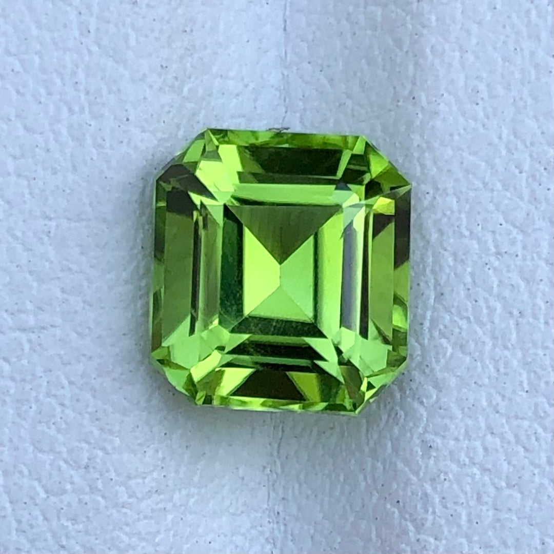 2.65 Carats Faceted Peridot - Noble Gemstones®