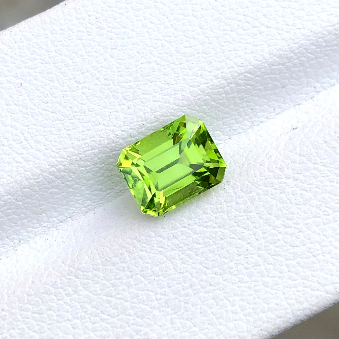 2.25 Carats Faceted Semi-Precious Peridot Gemstone