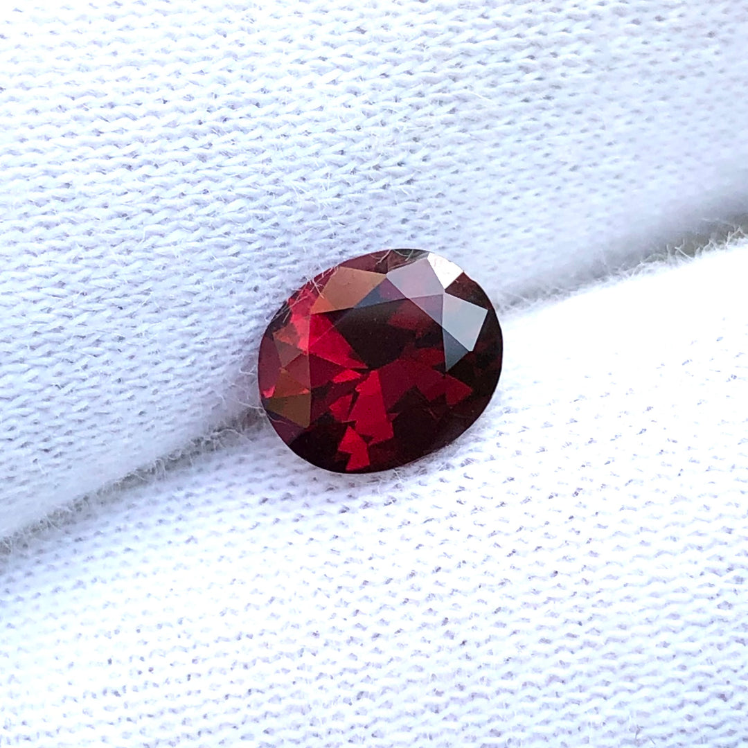 1.85 Carats Faceted Semi-Precious Rhodolite Garnet