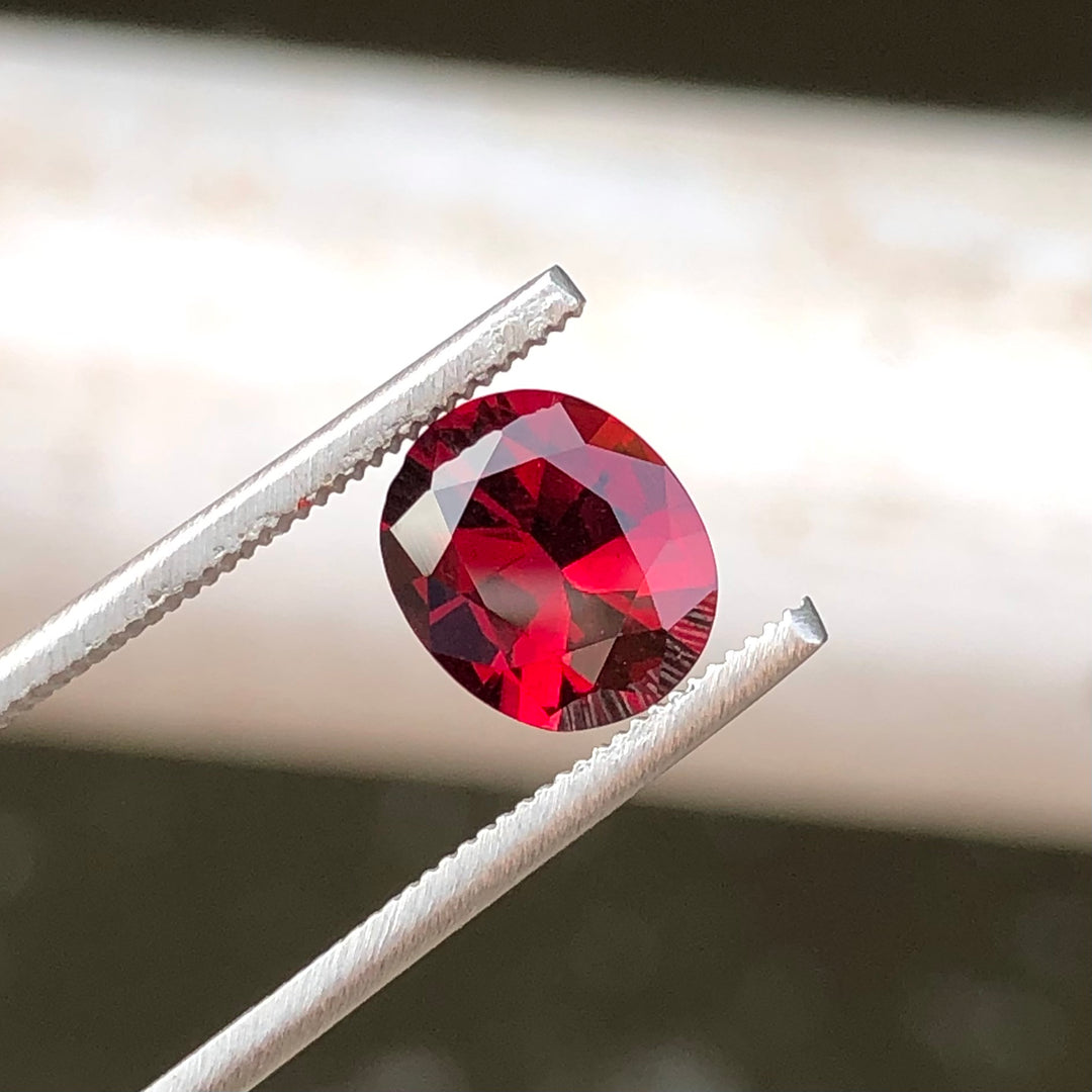 1.85 Carats Faceted Semi-Precious Rhodolite Garnet