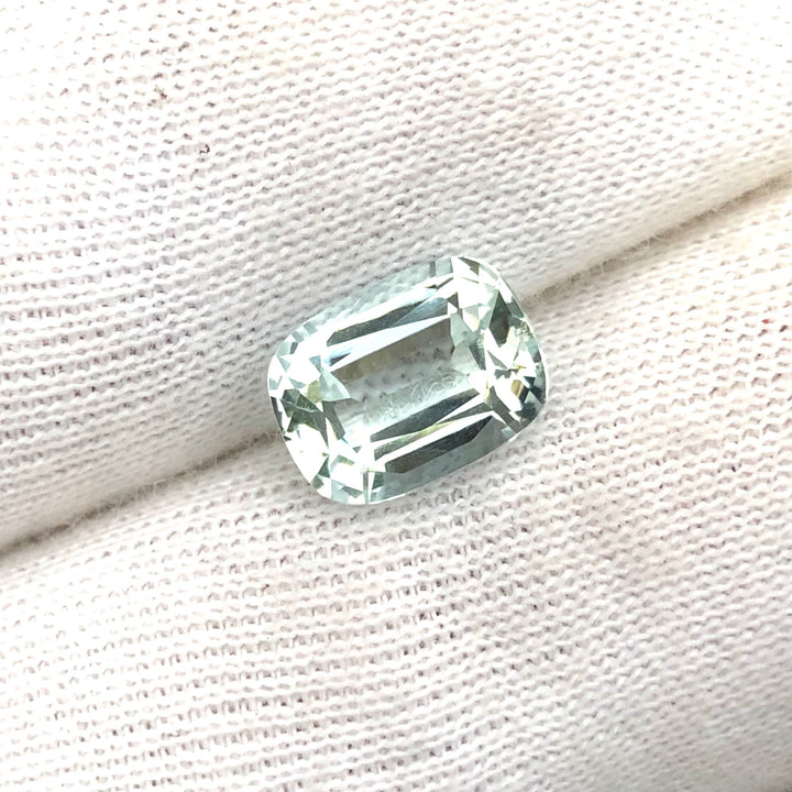 2.95 Carats Faceted Semi-Precious Aquamarine Gemstone