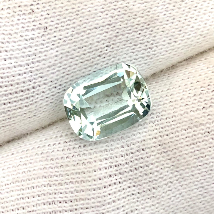 2.95 Carats Faceted Semi-Precious Aquamarine Gemstone