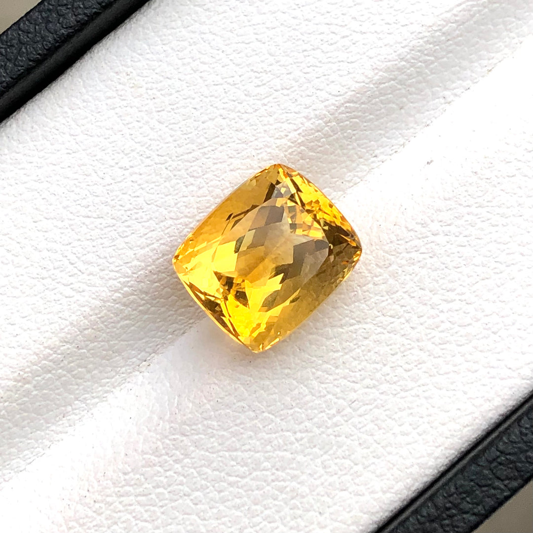 4.35 Carats Faceted Semi-Precious Citrine Gemstone