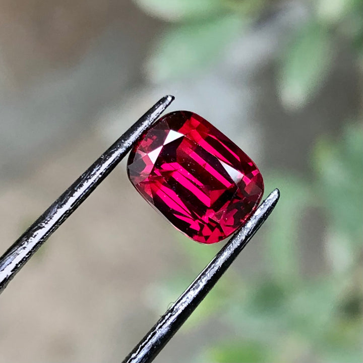 3.20 Carats Faceted Rhodolite Garnet - Noble Gemstones®