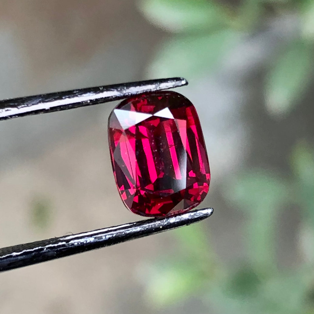 3.20 Carats Faceted Rhodolite Garnet - Noble Gemstones®