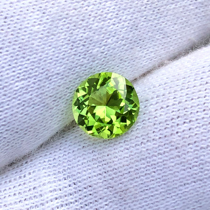 2.15 Carats Faceted Semi-Precious Peridot Gemstone