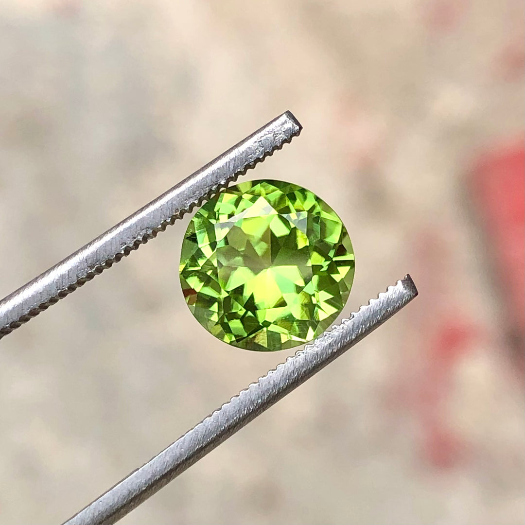 2.15 Carats Faceted Semi-Precious Peridot Gemstone