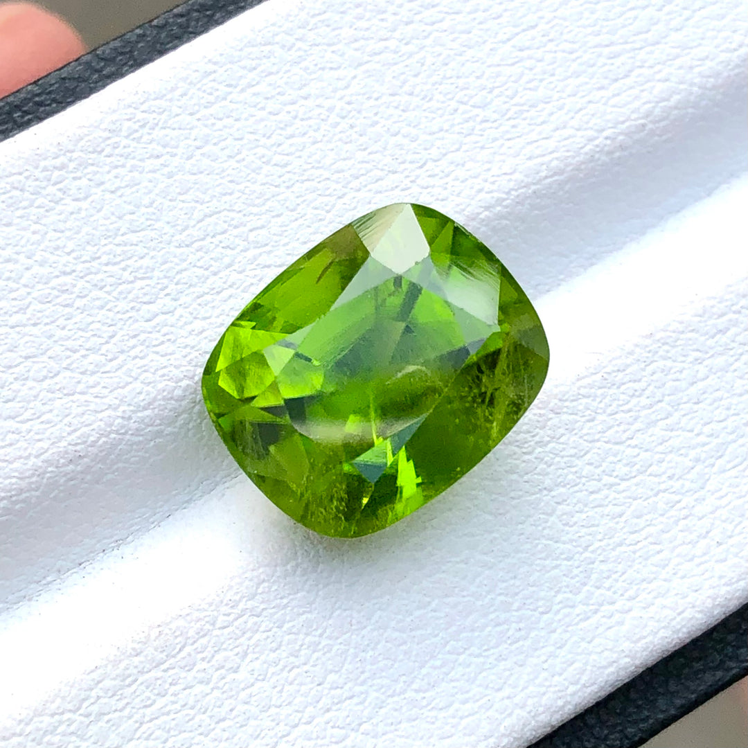 11.20 Carats Faceted Semi-Precious Peridot