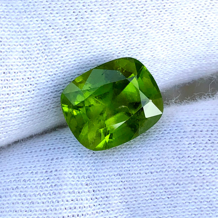 11.20 Carats Faceted Semi-Precious Peridot