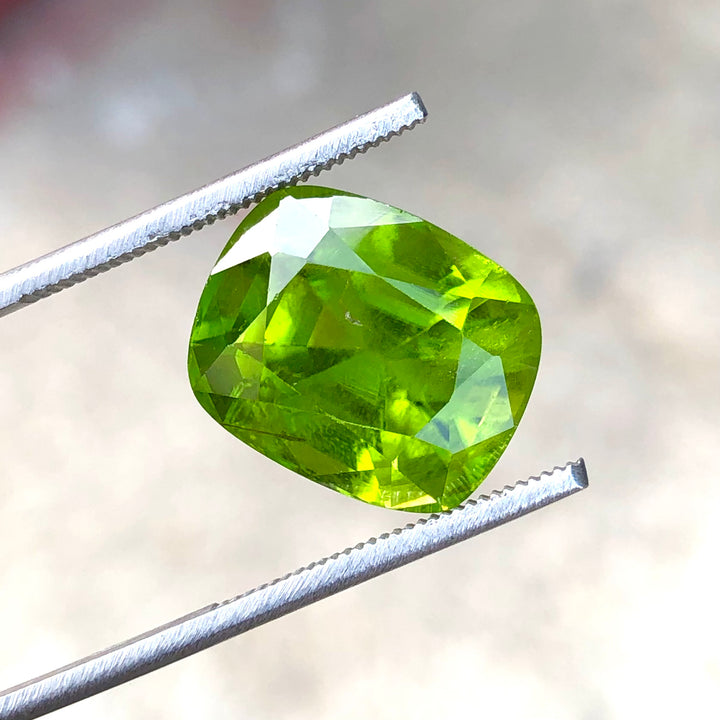 11.20 Carats Faceted Semi-Precious Peridot