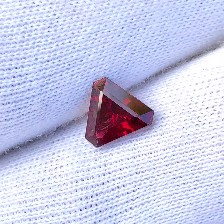 1.75 Carats Faceted Semi-Precious Rhodolite Garnet