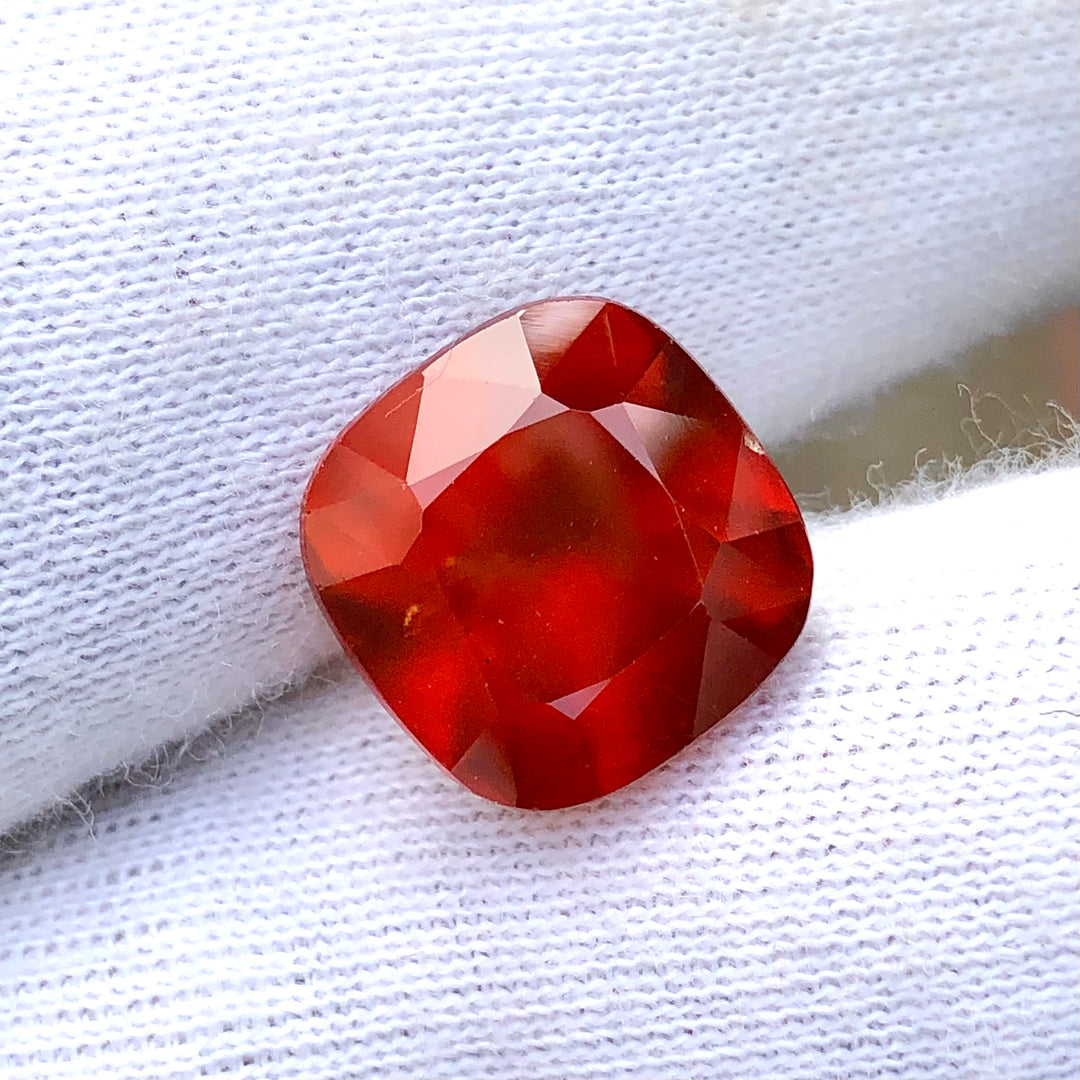 11.50 Carats Faceted Semi-Precious Hessonite Garnet