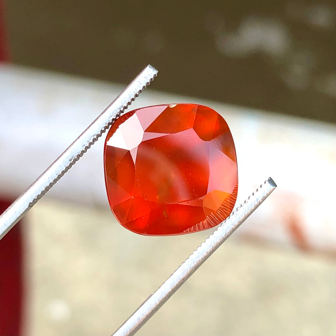 11.50 Carats Faceted Semi-Precious Hessonite Garnet