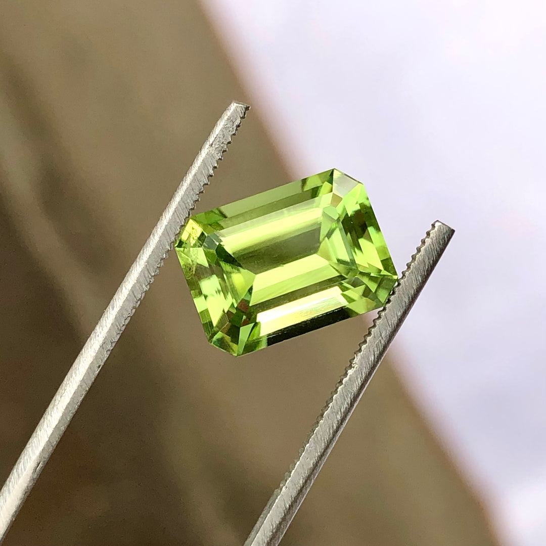 4.40 Carats Faceted Semi-Precious Peridot Gemstone