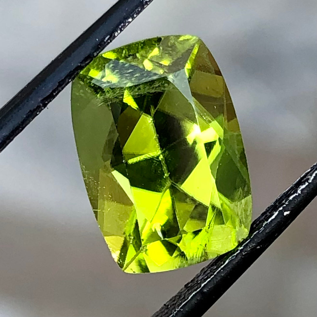 4.20 Carats Faceted Peridot - Noble Gemstones®